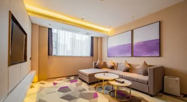 Люкс Deluxe Lavande Hotel (Xingping Maweiyi Hangkong Square)