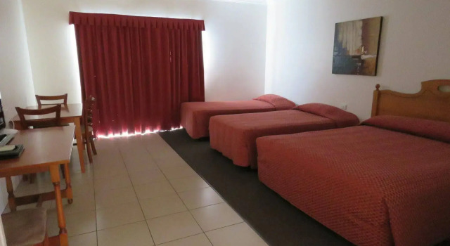 Emerald Gardens Motel & Apartments, Rezerwuj Apartament Emerald Queensland, w pobliżu Ogród botaniczny Emerald