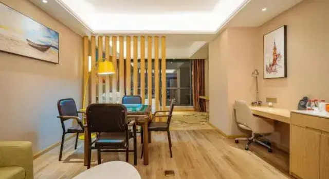 Люкс Vienna Hotel (Kunming Hi-Tech Xicheng Times Shop)