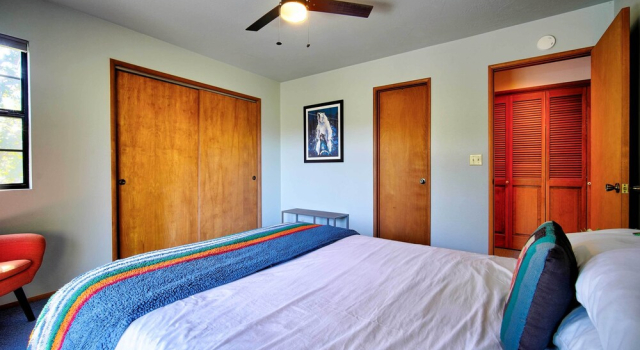 Коттедж The Atomic Squirrel Lodge Lake Gregory Getaway!