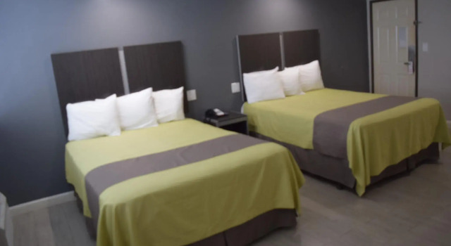 Четырёхместный номер Standard Deluxe Inn Hawthorne/ LAX