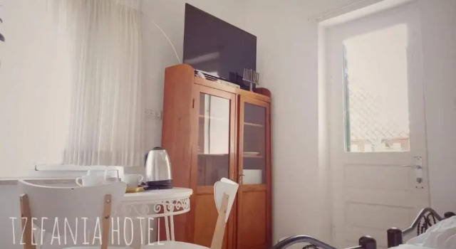 Семейный номер Standard с балконом Tzefania Hotel