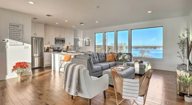 Коттедж Lake Granbury Views + Game Room! Modern Escape