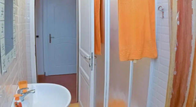 Апартаменты "B&B Sans égal", con CAMERE PRIVATE e APPARTAMENTI al PIANO TERRA a Biella