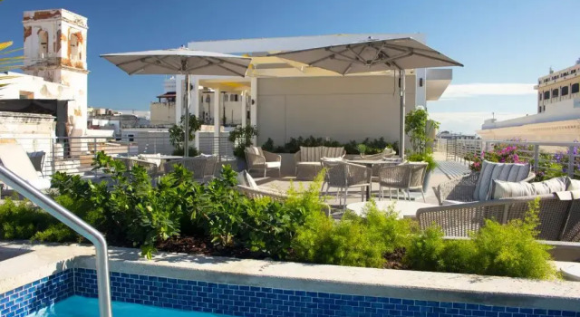 Четырёхместный номер Standard Palacio Provincial San Juan, Adults only, Curio Collection by Hilton