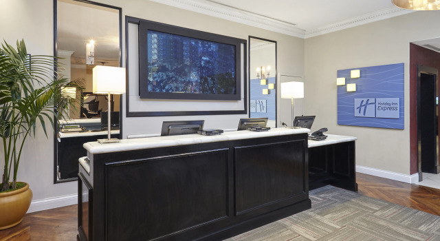 Holiday Inn Express Chicago - Magnificent Mile by IHG
