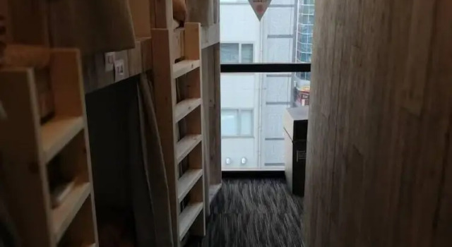 Кровать в общем номере (мужской номер) bnb+ Kanda Terrace Ogawamachi