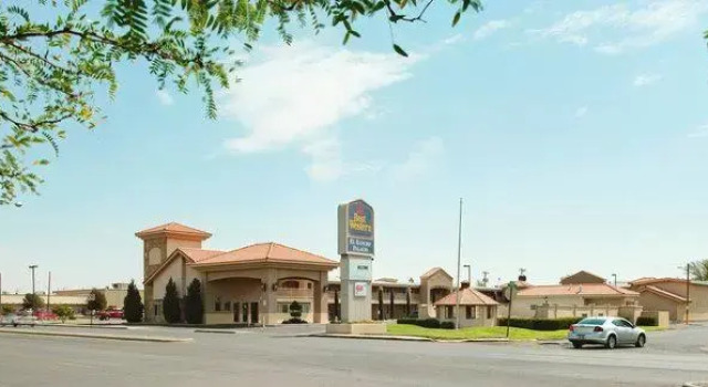 Кровать в общем номере Best Western El Rancho Palacio