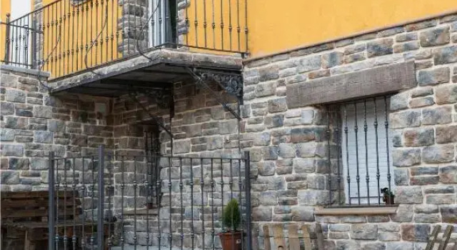 Apartamentos Rurales Parajes de Piedra, Book Apartment Ibdes Aragon