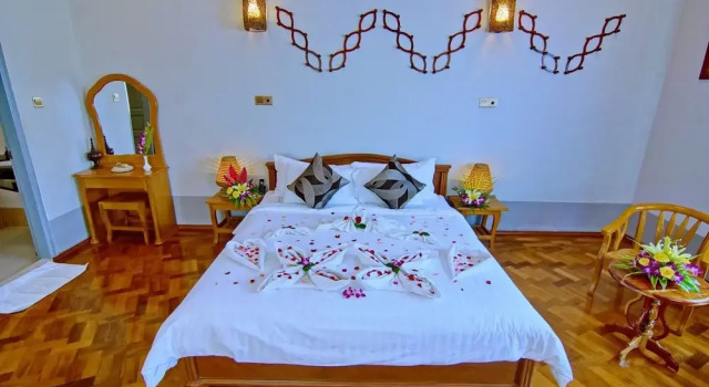 Двухместный номер Deluxe с балконом Triumph Hotel