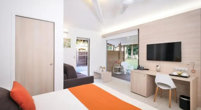 Deluxe Bungalow Malabou Beach Hotel