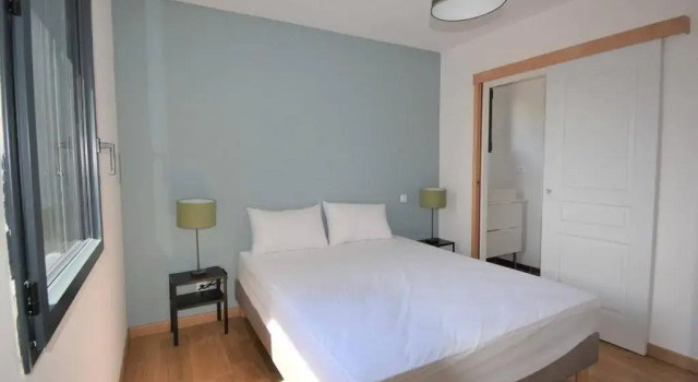Maison Saint-Alban-Auriolles, 5 pièces, 8 personnes - FR-1-382-139, Rezerwuj Hotel Hotele w Owernia z parkingiem, Parking