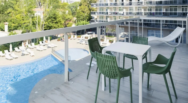 Апартаменты Premium с 2 комнатами с балконом и с красивым видом из окна Aparthotel Cye Holiday Centre