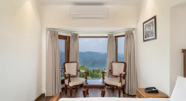 Двухместный номер Standard с красивым видом из окна Koti Resort Shimla, a member of Radisson Individuals Retreats