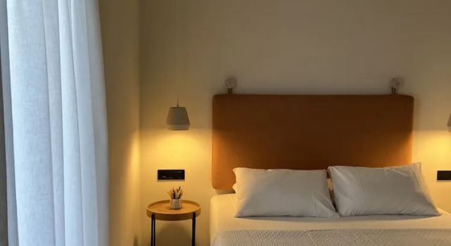 Четырёхместный номер Deluxe с балконом Yria Hotel