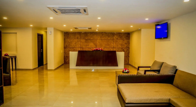 SinQ Edge, Prenota Hotel Dona Paula 