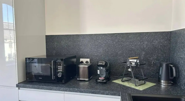 Family - Central - Parking - Wifi - Sleeps 4
