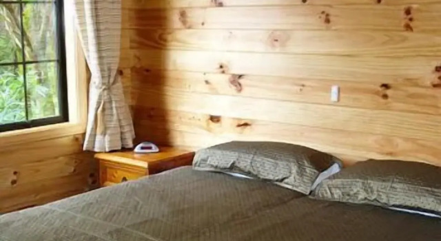 Paparoa Beach Hideaway with Hot Tub, Забронировать Апартаменты/квартира Отели South Island с парковкой, Парковка