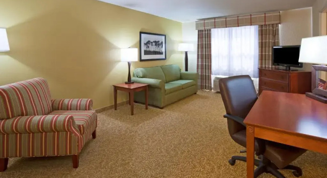 Двухместный люкс c 1 комнатой Country Inn & Suites by Radisson, Dakota Dunes, SD