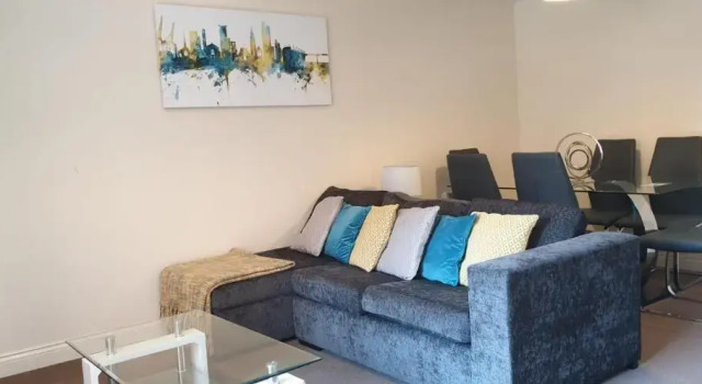 Апартаменты BEST PRICE!Superb City Centre 2bd Apartment, 1 Double bed, 2 Singles or Superking, Sofabed, Smart TV & FREE SECURE PARKING