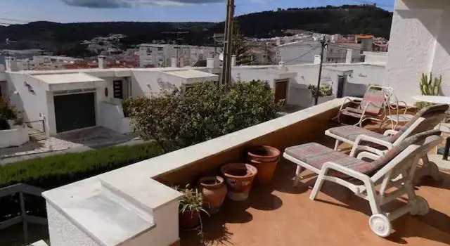 Balcony to the sea house, Book Hotel Sesimbra 
