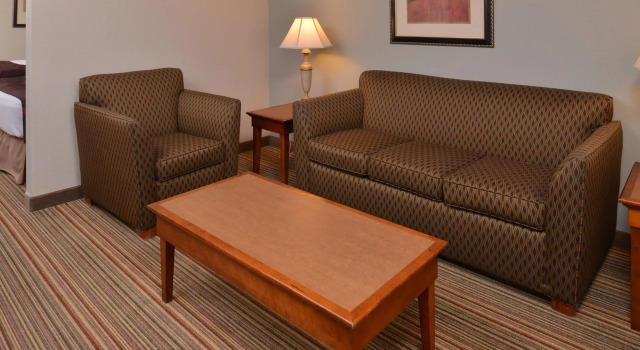 Четырёхместный полулюкс Best Western Plus Rama Inn