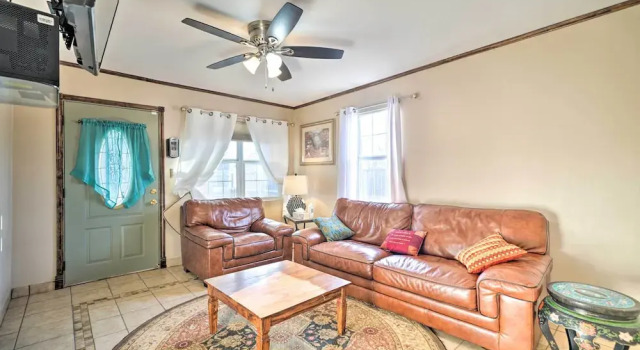 Oklahoma City Home w/ Yard - 5 Mi to Downtown!, 预订 酒店 俄克拉何马城 俄克拉何马州