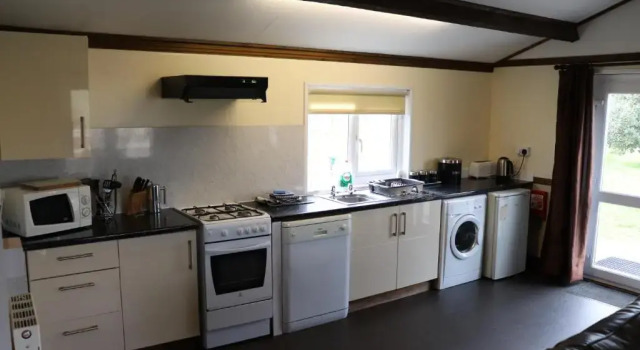 Коттедж 4 Bedroom Holiday Lodge in Welsh Hillside Woodland