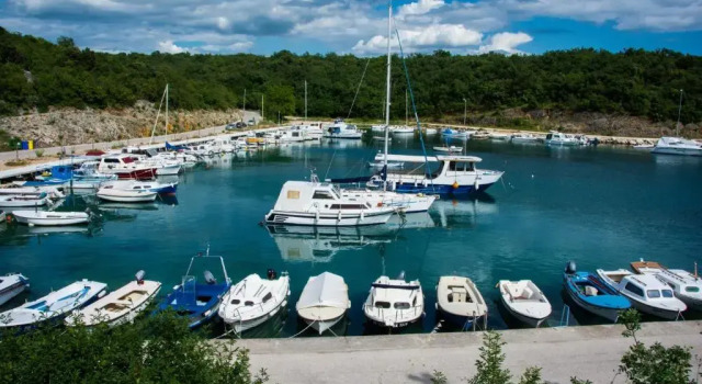 Holiday Home Dubi, Prenota Appartamento Hotel a Isole Quarnerine con parcheggio, Parcheggio