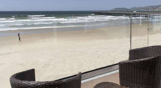 Четырёхместный номер Superior с красивым видом из окна Sandcastle Hotel on the Beach