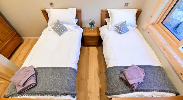 Cuddfan Lodge on a Gorgeous Private Lake, Réserver Maison de vacances Newport Galles du Sud