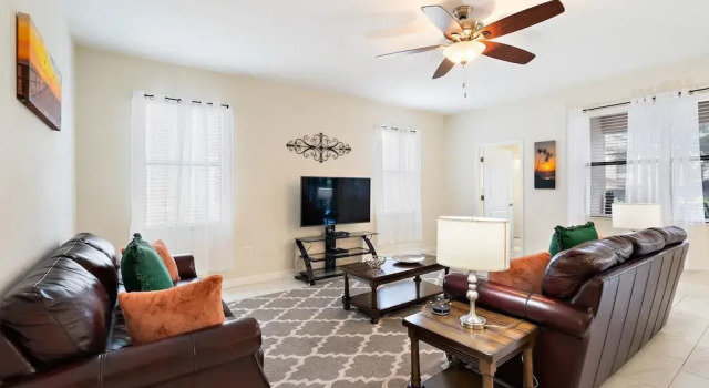Championsgate Resort 6 Bedroom Private Pool Home with Game Room 6 Home, Varaa Lomakeskus Lomahotellit kohteessa Florida, Lomakeskus