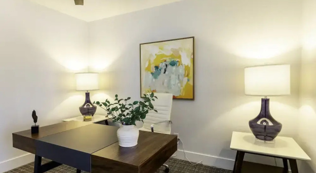 Cozy Condo w Heated Pool 1 Hr to Joshua Tree NP, Забронировать Дом для отпуска Коттеджи Палм-Спрингса, рядом с Palm Springs Swim Center, Коттедж