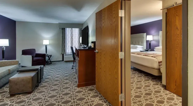 Люкс Drury Inn & Suites Poplar Bluff
