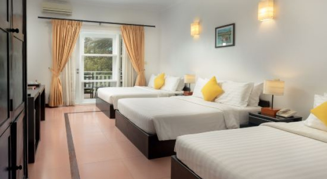 Трёхместный семейный номер Deluxe Amber Angkor Villa Hotel & Spa