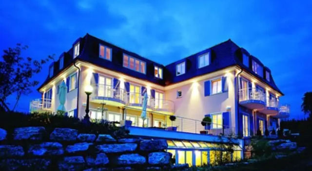 Hotel Villa Seeschau, Забронировать Отель Мерсбург Баден-Вюртемберг, рядом с Порт Мерсбург