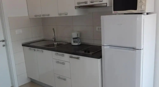 Апартаменты Apartment in Okrug Gornji Near the Beach
