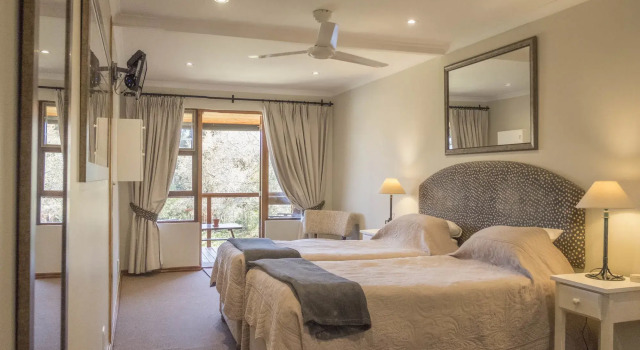 Pumula Lodge 4 Star Guesthouse Knysna, Забронировать Отель «постель и завтрак» Hunter's Home Найсне