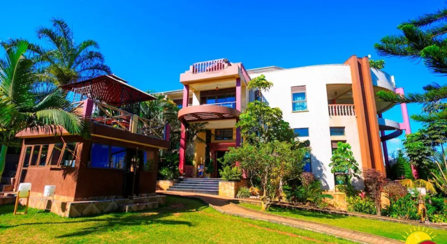 Shine Resort Hotel, Prenota Resort Hotel resort a Kampala, Resort