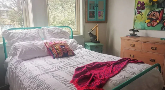 Stylish Comfortable Central Artists Home