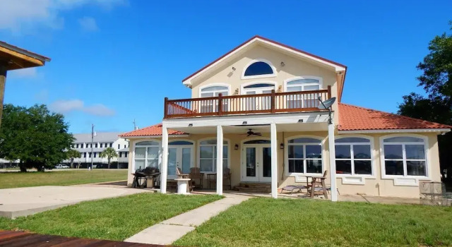 015 Red Roof Inn 4 Bedrooms 4 Bathrooms Home, Varaa Lomakoti Huvilat kohteessa Alabama, Villa