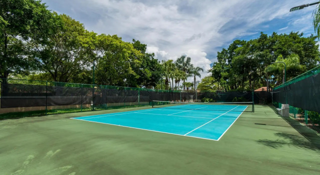 Yacht Club at Aventura 2 Bed 2 bath Luxurius Cozy Brand New