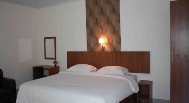 Hotel Kenari Pantai, Prenota Hotel Hotel a Sulawesi con parcheggio, Parcheggio