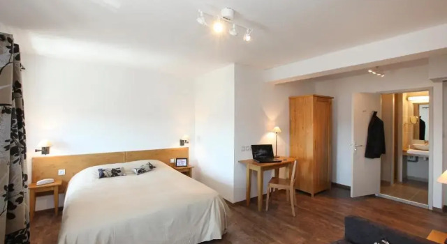Четырёхместный номер Standard Logis Hotel Le Nouvel