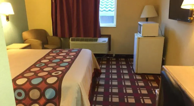 Номер Standard Super 8 by Wyndham Martinsville