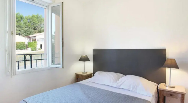 Apartment in Greoux-les-bains Near Lakes, Varaa Huoneisto Greoux-les-Bains Cadarache