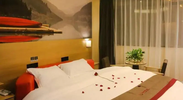 Thank Inn Plus Hotel Guangxi Hezhou Zhaoping County Huangyao Town, Varaa Hotelli Zhaoping Guangxi