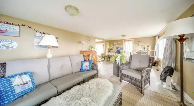 Lakefront Mayville Cottage w/ Dock & Grill!, Rezervasyon Tatil Evi Mayville New York State