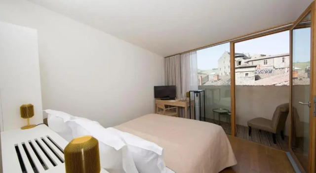 Двухместный номер Standard с балконом Hôtel de la Villeon