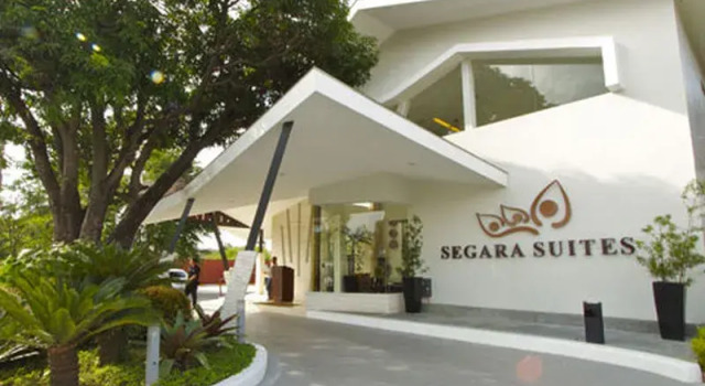 Кровать в общем номере Segara Suites
